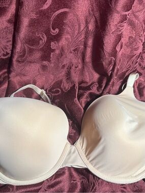 Victoria's Secret Smooth Light Beige T-Shirt Bra 38D